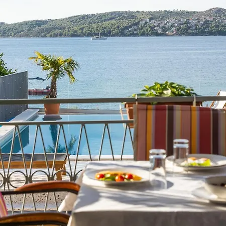 Sea * Τρογκίρ